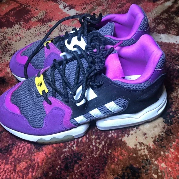 Adidas Sneakers in Purple and Black - Picture 4 of 9